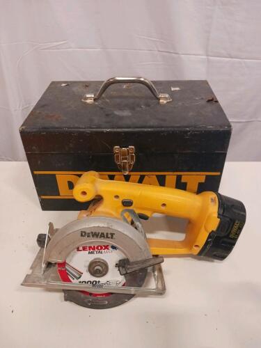 DeWalt Cordless Circular Saw with 5-3/8" Blade, 12V MAX* Battery, and Metal Carrying Case Sp-16