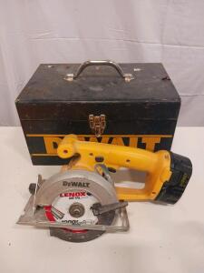 DeWalt Cordless Circular Saw with 5-3/8" Blade, 12V MAX* Battery, and Metal Carrying Case Sp-16
