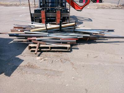 Mixed Pallet of Scrap Steel Tubing, Angle Iron, Galvanized and Mesh, 160623, Approx. 14 ft Max