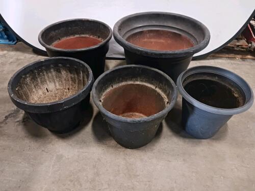 Set of 5 Large Round Plastic Plant Pots, 18-22" Diameter, 10-25 Gallon Capacity, Black & Blue