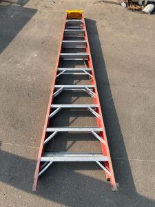 Werner 6210 10 ft Fiberglass Step Ladder, Type IA, 300 lb Capacity, OSHA, Heavy Duty, 1997