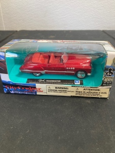 City Crusier Collecton Buick Roadmaster Diecast 1/43 Scale Red