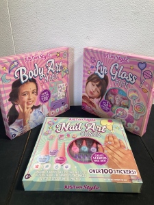 (1) Body Art Magic (1) Lip Gloss Pops (1) Nail Art Cones