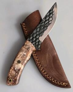 Hand-Forged Fixed Blade Knife, Hammered Finish, Resin/Wood Hybrid Handle, Leather Sheath, 8.5&rdquo;