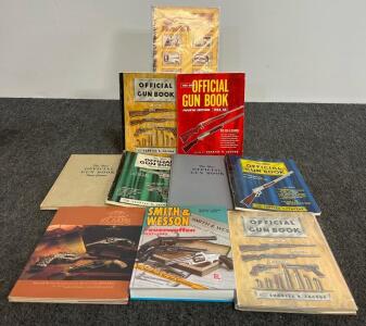 Official Gun Book Lot &ndash; 10 Vintage Firearms & Hunting References incl. Smith & Wesson, 1950s+ (shelf 10)