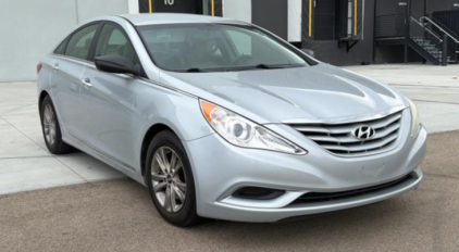 2012 HYUNDAI SONATA - LEATHER HEATED SEATS!!