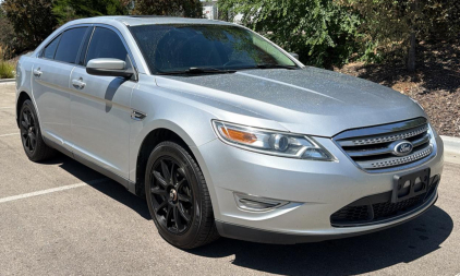 2010 FORD TAURUS - AWD!