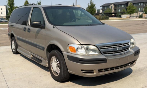 2004 CHEVROLET VENTURE - WHEEL CHAIR LIFT!