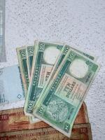 Large World Banknote Collection &ndash; Hong Kong, UAE, Brazil, Colombia, Portugal, 1930s&ndash;1980s, 20+ Notes - 3