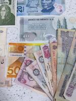 Large World Banknote Collection &ndash; Hong Kong, UAE, Brazil, Colombia, Portugal, 1930s&ndash;1980s, 20+ Notes - 23