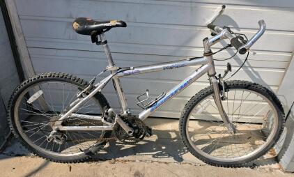 Pacific Riptide Mountain Bike, 18" Frame, 26" Wheels, 18-Speed, Silver