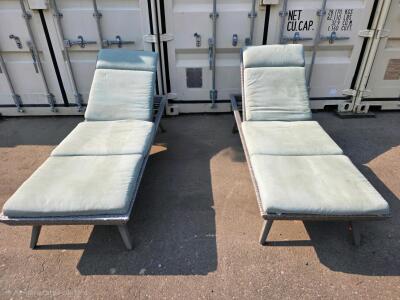 Set of 2 Outdoor Rattan Chaise Lounge Chairs with Adjustable Backrest and Wheels