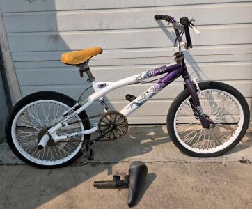 Kent Trouble BMX 20" Freestyle Bike, Steel Frame, Rear Pegs, 2 Saddles