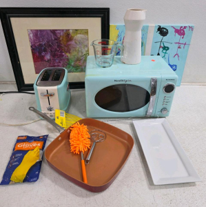 Working Nostalgia RetroWave Microwave & Toaster Set, Copper Skillet, Kitchen Lot