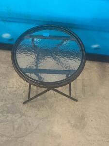 Folding Outdoor Patio Side Table, Tempered Glass Top, 18" Round, Black Metal, Wicker Trim
