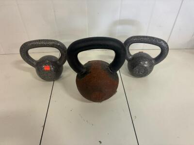 Pair of 15 kg Cast Iron Kettlebells with Grey Speckled Finish, rusted kettle bell( unable to identify weight)