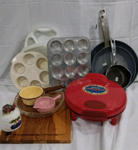 Santa Fe QM2R 900-Watt Quesadilla Maker with Nonstick Plates and Indicator Lights( tested and works)