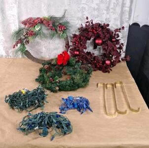 (3) 16" Wreaths, (3) Wreath Hooks & (3) String Lights