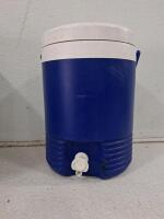 Coleman Xtreme 70 qt Cooler & Igloo 2 Gal Beverage Dispenser, Gray/Blue, Portable Set - 2