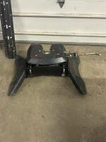 CURT Q20 5th Wheel Hitch, 20,000 lbs Capacity, Dual Jaw, Includes Mounting Rails - 3