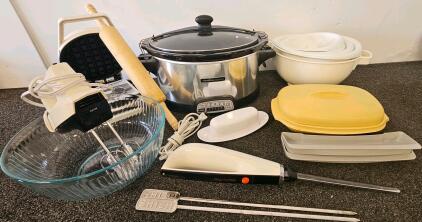 Mixed Kitchen Appliance & Kitchenware Lot (Hamilton Beach, JCPenney, Toastmaster) (all appliances tested and work)