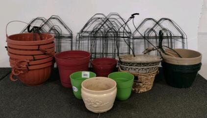 Bulk Lot Plant Pots & Hanging Baskets w/12 Wire Holders, Assorted Sizes, Plastic & Ceramic, 18+ Pieces