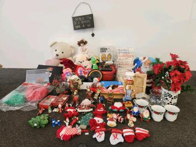 Home Decor, Christmas Decor, Stuffed Animals Lot