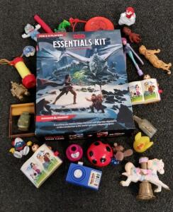 Dungeons & Dragons Essentials Kit &ndash; Complete 5th Edition Starter Set with Adventure and Accessories
