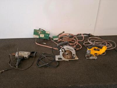 Black & Decker 3060 Sawcat Circular Saw, DeWalt DC330 Jigsaw, Varmit Getter System Lot( all powered on. ) could not teste drill) ( shelf J)