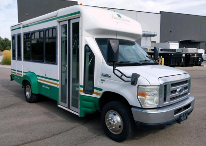 2009 FORD E-350 - CHAIR LIFT!