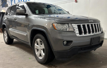 2012 JEEP GRAND CHEROKEE - 4X4! 69K MILES!