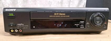 (1) Sony SLV-685HF