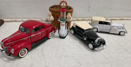 Lot of 3 Die-Cast Model Cars, 1:24 Scale, 1940 Ford Deluxe Coupe & 1930s Convertible Sedans, Props Included