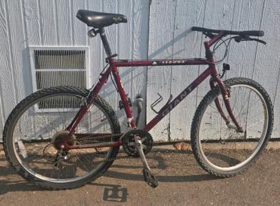 Giant Sedona Hybrid Mountain Bike, 21-Speed, 26" Wheels, Rigid Steel Frame, Burgundy tires need air