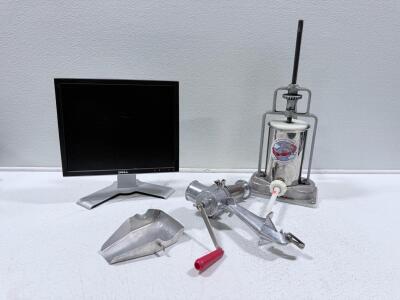 Dell 17" UltraSharp 1704FP LCD Monitor, 1280x1024, VGA & DVI, Height Adjustable Stand