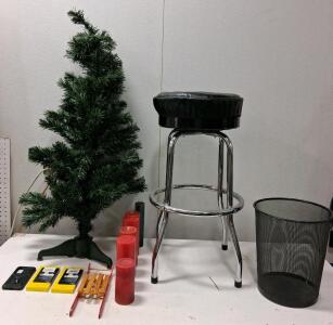 Mixed Lot: Chrome Bar Stool with Black Vinyl Round Seat, Footrest, 29" Fixed Height &ndash; Classic Commercial Style
