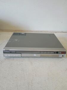 Pioneer DVR-210-S DVD Recorder, NTSC, Analog Tuner, DVD-R/RW, S-Video, 2004, Serial DBPG012831CC