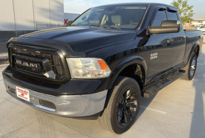 2013 RAM 1500 - 4x4!