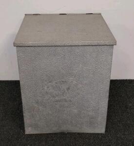 Vintage Muckle MFG. Co. Galvanized Metal Milk Bottle Box