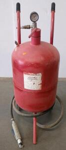Central Pneumatic 40 lb Pressurized Sandblaster, Model 34202, 125 PSI, Hose & Nozzle, Dual Handles