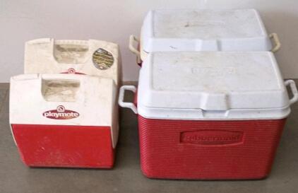Rubbermaid 48 Quart Chest Coolers & Igloo Playmate 14 Quart Coolers &ndash; Set of 4, Red/White