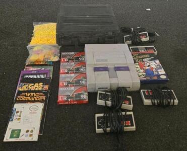 Super Nintendo SNES Control Deck SNS-001, 5 NES Controllers, NES Cleaning Kit, Manuals, Maxell Tapes
