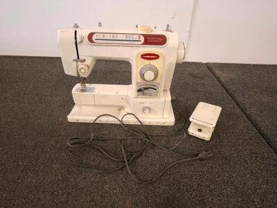 Electra SX 4000 Super Sewing Machine, 80W Motor, 110/125V, 50/60Hz, Made In Japan (Powered On)