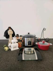 West Bend Crockery Slow Cooker (Tested), Weight Scale (Unable To Test), & Home Decor