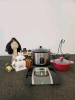 West Bend Crockery Slow Cooker (Tested), Weight Scale (Unable To Test), & Home Decor