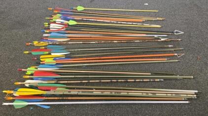 Large Mixed Lot of 36 Aluminum & Carbon Hunting/Target Arrows, Field & Broadhead Tips, 30"