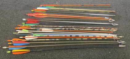 Large Mixed Lot Aluminum & Fiberglass Arrows &ndash; Broadhead & Field Points, Compound/Recurve Compatible