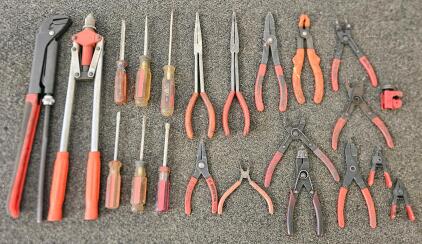 Mixed Lot of 20 Hand Tools: Proto, Snap-on, Stanley, Pliers, Screwdrivers, Rivet Tool, Pipe Wrench