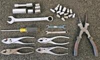 EastCoast CT4000 Racing Compression Tester Kit 0&ndash;300 psi, Adapters, Sockets, Pliers, Wrenches - 2