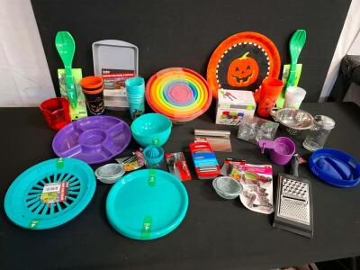 Large 60-Piece Mixed Kitchen Utensils & Serveware Lot, Bakeware, Holiday Cups, Bowls, Prep Tools. ( 1 box)